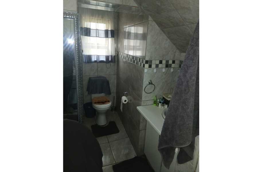 4 Bedroom Property for Sale in Hillcrest Western Cape
